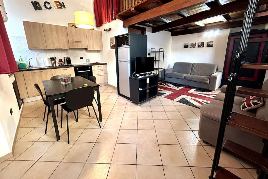 Grazioso Loft A 5 Minuti Dal Centro Di Torino Apartamento Exterior foto